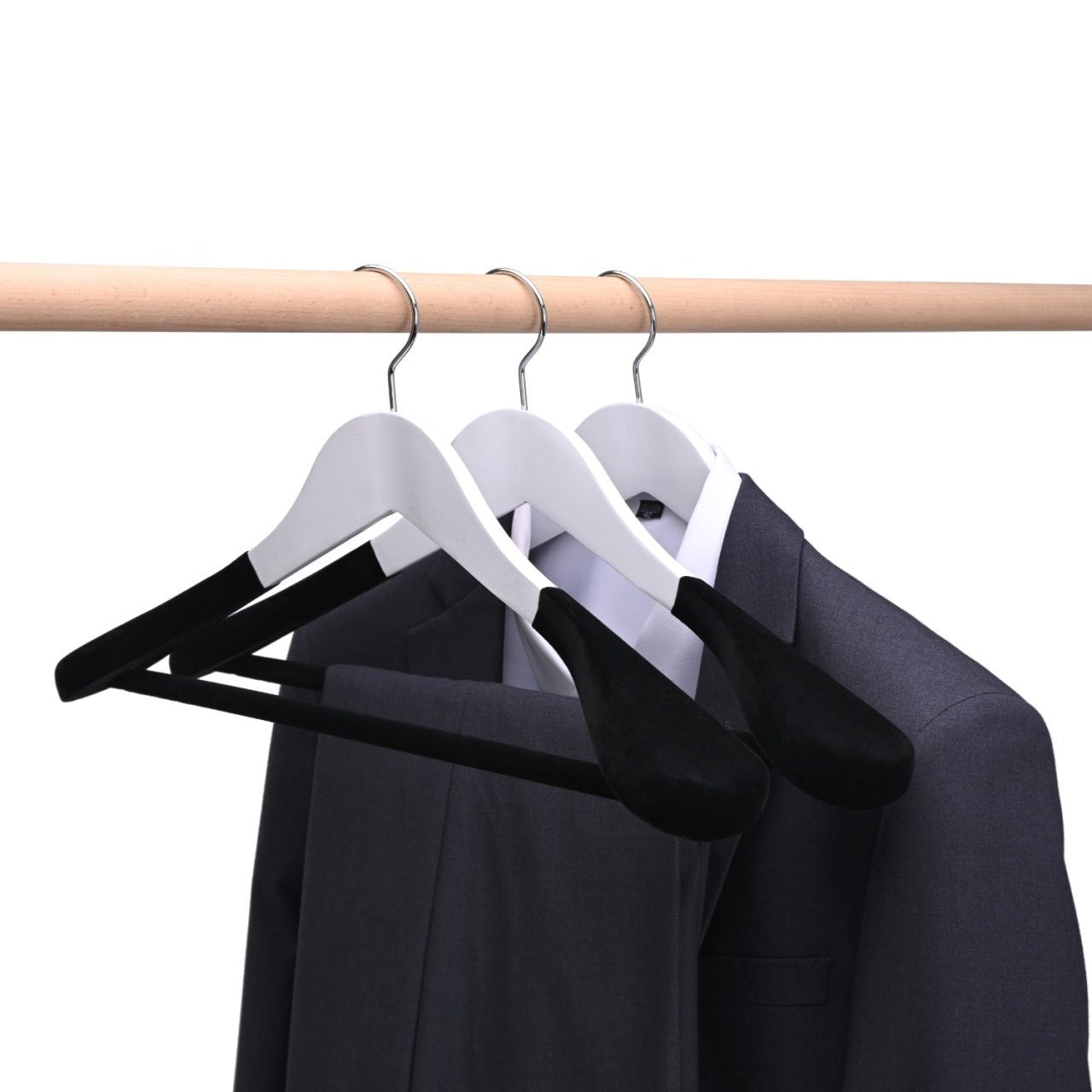 Umeraș cu umeri lați și design modern, antialunecare din lemn alb cu cârlig metalic și bară pentru pantaloni - ideal pentru costume, sacouri, cămăși, bluze, jachete, paltoane, tricouri și pantaloni - HUMERO