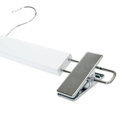 Umeraș lat pentru pantaloni din lemn alb cu clipsuri metalice - ideal pentru pantaloni și fuste - HUMERO