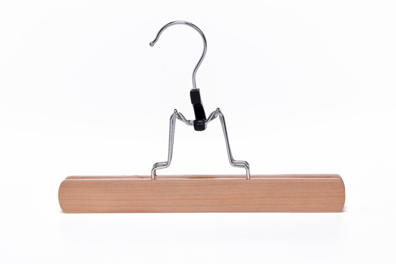 Umeraș pentru pantaloni FlikFlak din lemn natur cu elemente metalice - ideal pentru pantaloni și fuste - HUMERO